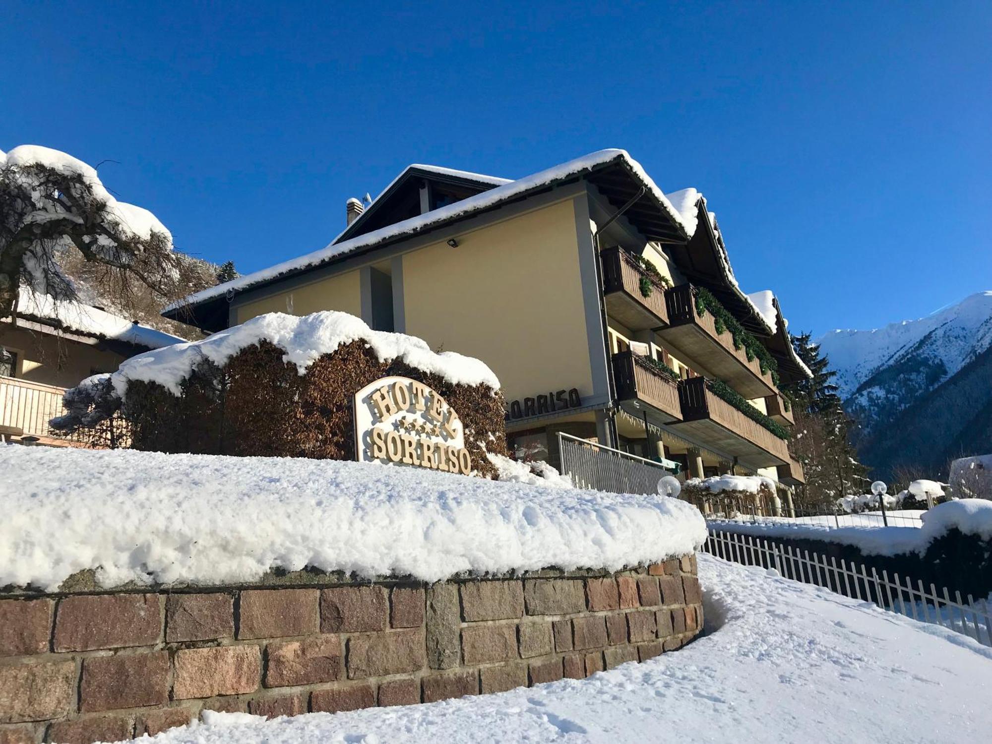 Hotel Garni Sorriso Ponte Di Legno Exterior foto